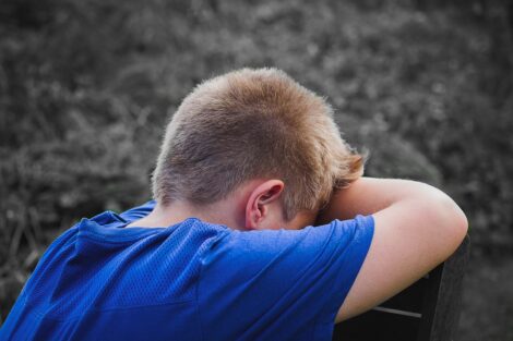 Finto medico di Papa Wojtyla truffa la famiglia di un ragazzo autistico: arrestato